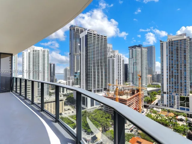 2-bedroom condo for sale in Miami - 45 SW 9th St 1806 - MondialRealty