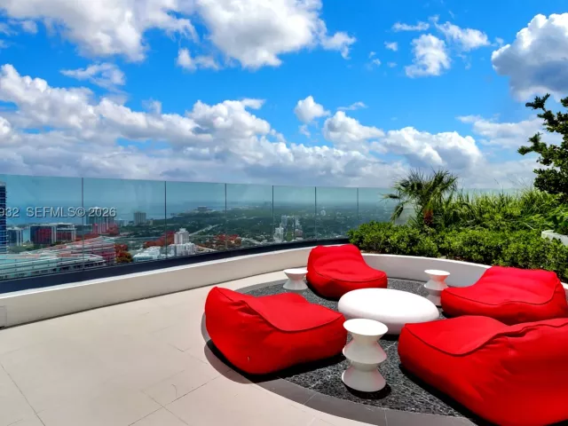 2-bedroom condo for sale in Miami - 45 SW 9th St 1806 - MondialRealty