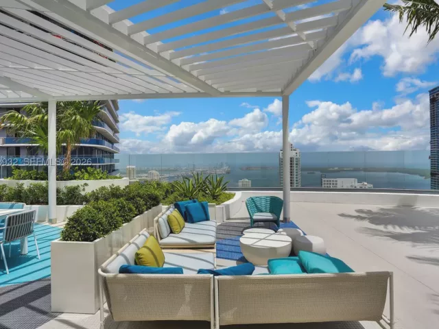 2-bedroom condo for sale in Miami - 45 SW 9th St 1806 - MondialRealty
