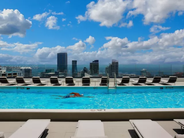 2-bedroom condo for sale in Miami - 45 SW 9th St 1806 - MondialRealty