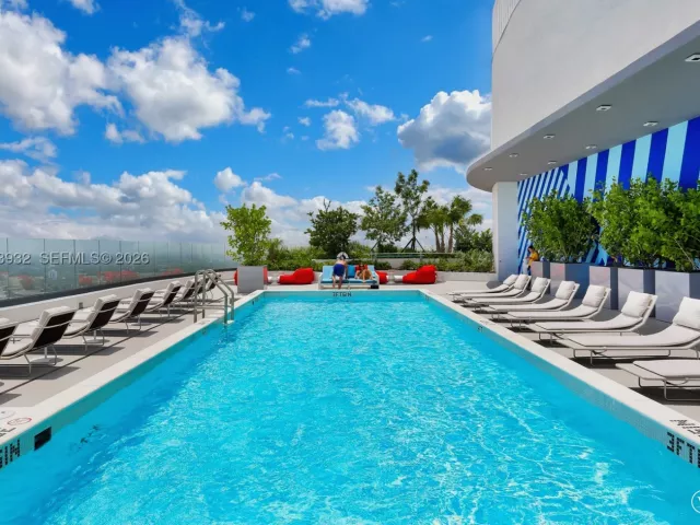 2-bedroom condo for sale in Miami - 45 SW 9th St 1806 - MondialRealty