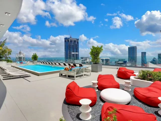 2-bedroom condo for sale in Miami - 45 SW 9th St 1806 - MondialRealty