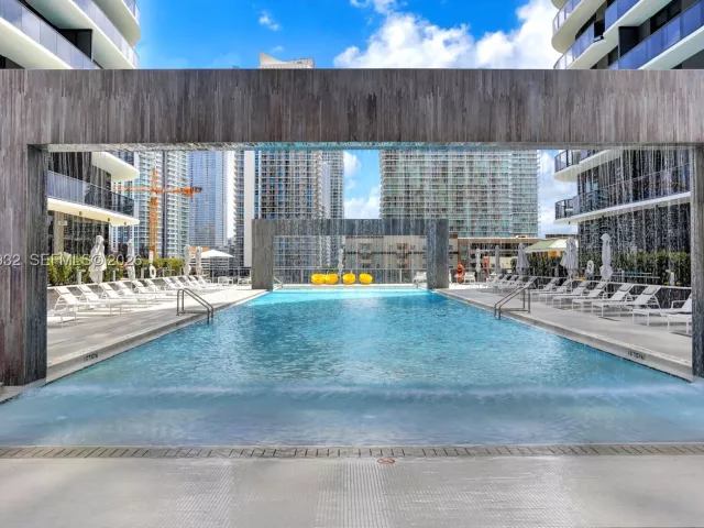 2-bedroom condo for sale in Miami - 45 SW 9th St 1806 - MondialRealty