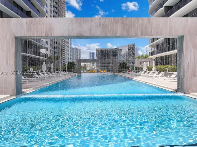 2-bedroom condo for sale in Miami - 45 SW 9th St 1806 - MondialRealty