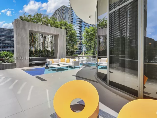 2-bedroom condo for sale in Miami - 45 SW 9th St 1806 - MondialRealty