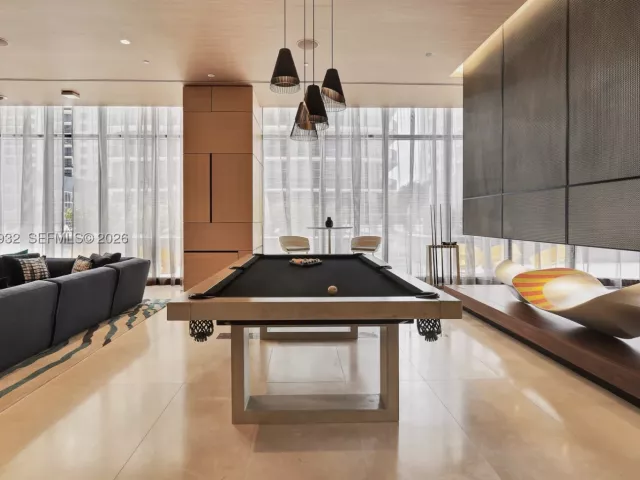 2-bedroom condo for sale in Miami - 45 SW 9th St 1806 - MondialRealty