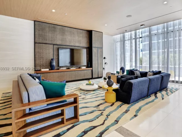 2-bedroom condo for sale in Miami - 45 SW 9th St 1806 - MondialRealty