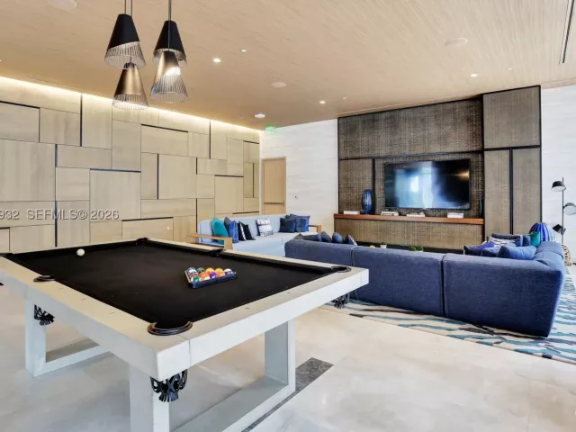 2-bedroom condo for sale in Miami - 45 SW 9th St 1806 - MondialRealty