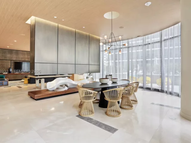 2-bedroom condo for sale in Miami - 45 SW 9th St 1806 - MondialRealty