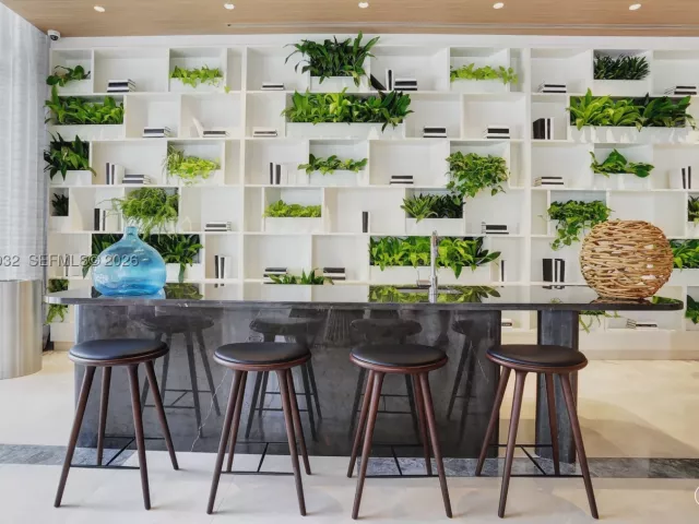 2-bedroom condo for sale in Miami - 45 SW 9th St 1806 - MondialRealty