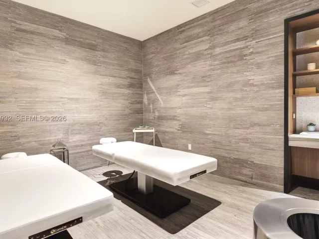 2-bedroom condo for sale in Miami - 45 SW 9th St 1806 - MondialRealty