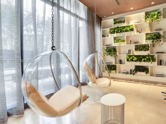 2-bedroom condo for sale in Miami - 45 SW 9th St 1806 - MondialRealty