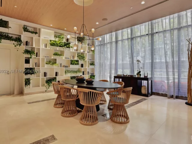 2-bedroom condo for sale in Miami - 45 SW 9th St 1806 - MondialRealty