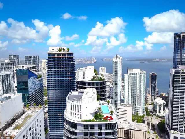 2-bedroom condo for sale in Miami - 45 SW 9th St 1806 - MondialRealty