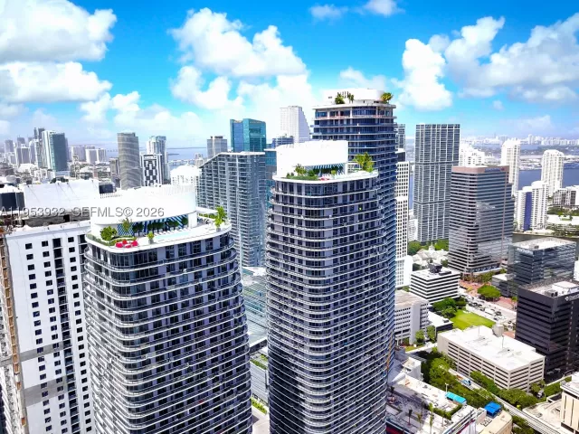 2-bedroom condo for sale in Miami - 45 SW 9th St 1806 - MondialRealty