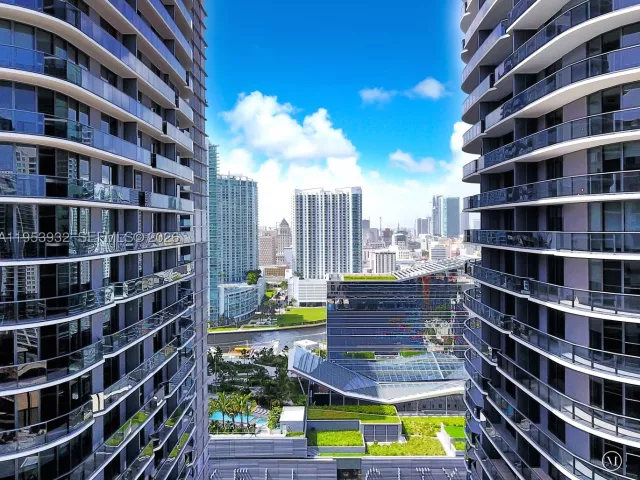 2-bedroom condo for sale in Miami - 45 SW 9th St 1806 - MondialRealty