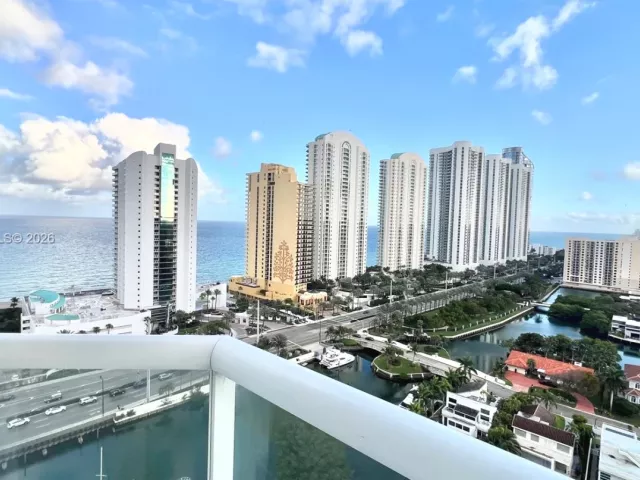 2-bedroom condo for rent in Sunny Isles Beach - 16400 Collins Ave 2143 - MondialRealty