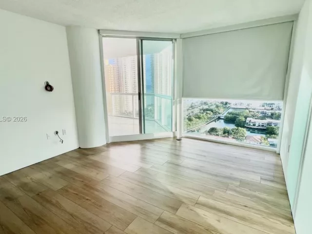 2-bedroom condo for rent in Sunny Isles Beach - 16400 Collins Ave 2143 - MondialRealty