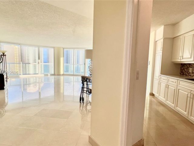 Apartment for rent  Unit #2143 - photo 7431468