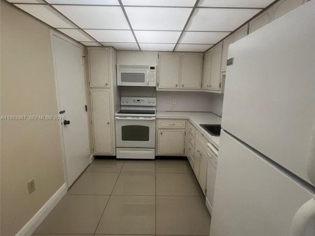 1-bedroom condo for sale in Hallandale Beach - 1965 S Ocean Dr 10P - MondialRealty