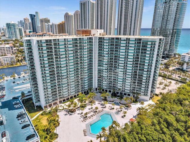 1-bedroom condo for rent in Sunny Isles Beach - 100 Bayview Dr 223 - MondialRealty