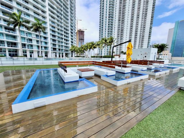 1-bedroom condo for rent in Miami - 92 SW 3rd St 1808 - MondialRealty