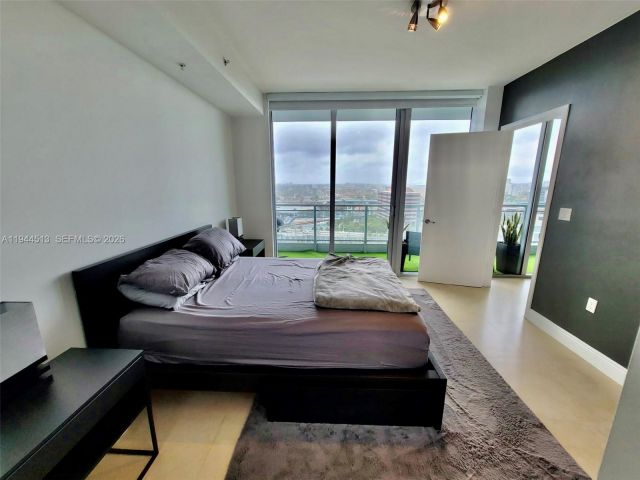 1-bedroom condo for rent in Miami - 92 SW 3rd St 1808 - MondialRealty