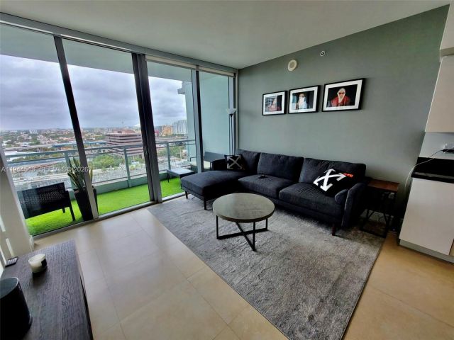 1-bedroom condo for rent in Miami - 92 SW 3rd St 1808 - MondialRealty