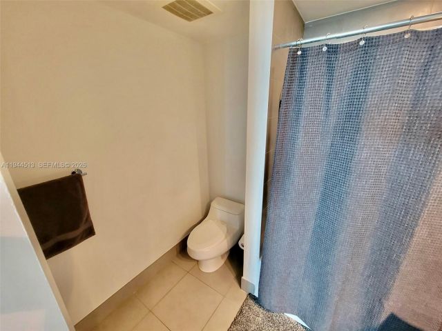 1-bedroom condo for rent in Miami - 92 SW 3rd St 1808 - MondialRealty