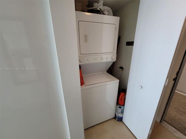 1-bedroom condo for rent in Miami - 92 SW 3rd St 1808 - MondialRealty
