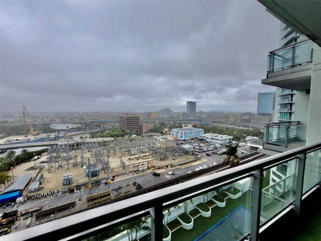 1-bedroom condo for rent in Miami - 92 SW 3rd St 1808 - MondialRealty