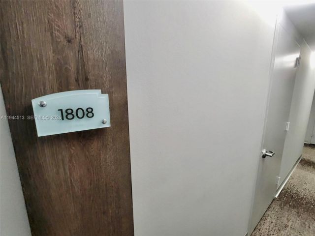 1-bedroom condo for rent in Miami - 92 SW 3rd St 1808 - MondialRealty