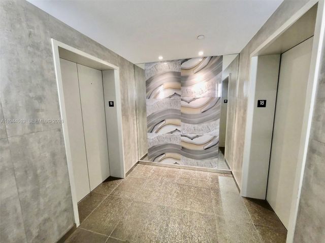 1-bedroom condo for rent in Miami - 92 SW 3rd St 1808 - MondialRealty