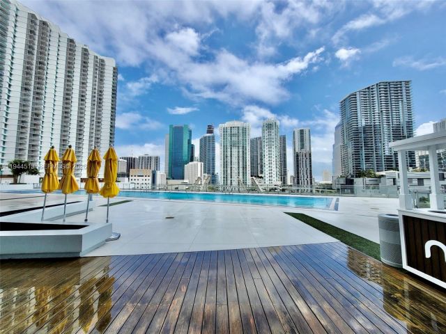 1-bedroom condo for rent in Miami - 92 SW 3rd St 1808 - MondialRealty