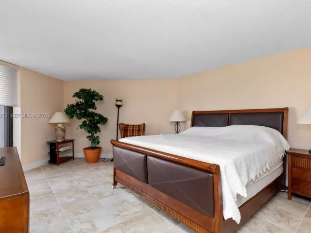 2-bedroom condo for sale in Hallandale Beach - 300 Three Islands Blvd 417 - MondialRealty