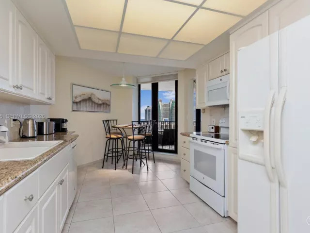 2-bedroom condo for sale in Hallandale Beach - 300 Three Islands Blvd 417 - MondialRealty