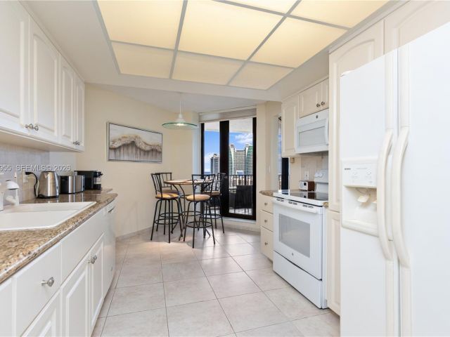 Apartment for sale  Unit #417 - photo 7264675