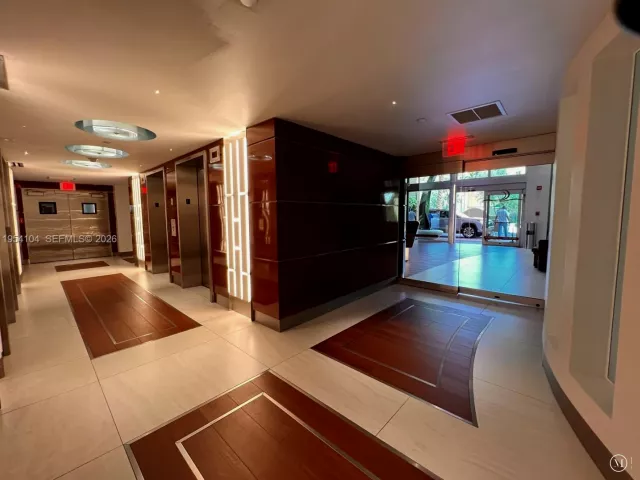 2-bedroom condo for sale in Miami Beach - 90 Alton Rd 2110 - MondialRealty