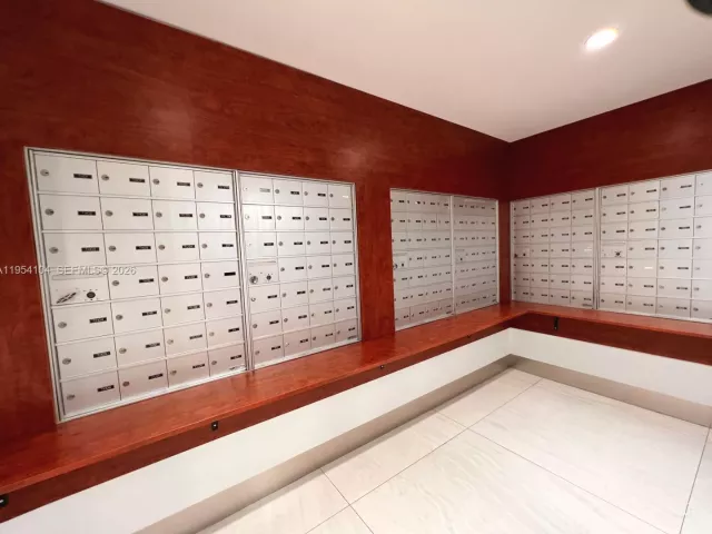 2-bedroom condo for sale in Miami Beach - 90 Alton Rd 2110 - MondialRealty