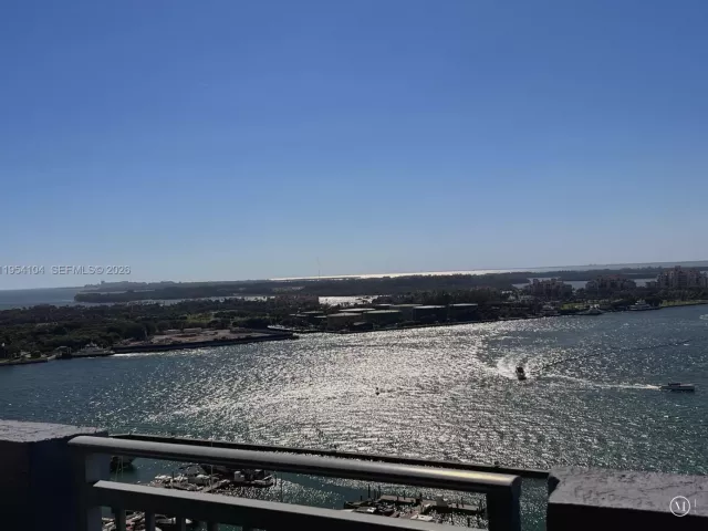 2-bedroom condo for sale in Miami Beach - 90 Alton Rd 2110 - MondialRealty