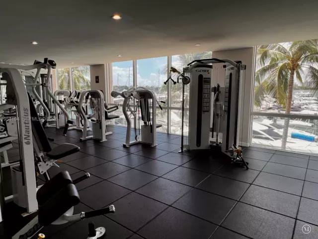 2-bedroom condo for sale in Miami Beach - 90 Alton Rd 2110 - MondialRealty