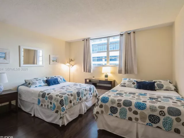 2-bedroom condo for sale in Hollywood - 4001 S Ocean Dr 10B - MondialRealty