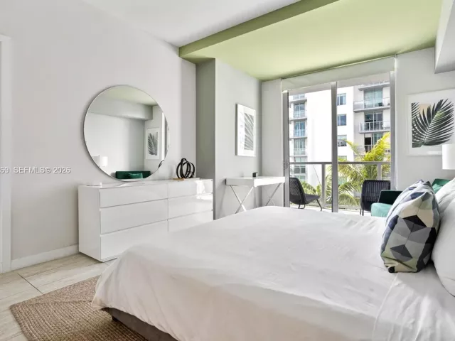 1-bedroom condo for sale in Miami - 3900 Biscayne Blvd N-819 - MondialRealty