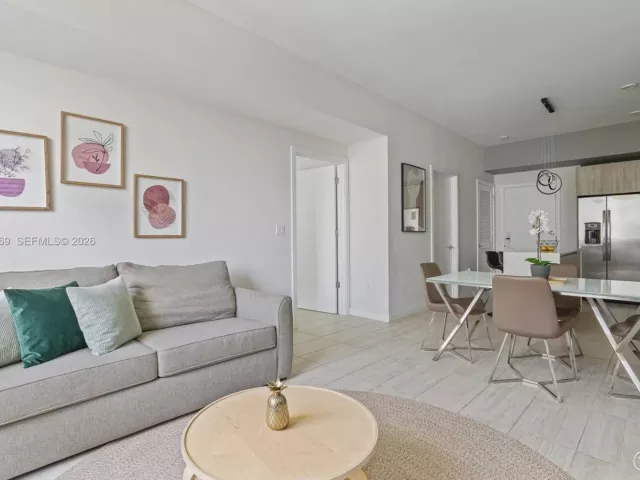 1-bedroom condo for sale in Miami - 3900 Biscayne Blvd N-819 - MondialRealty