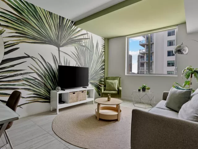 1-bedroom condo for sale in Miami - 3900 Biscayne Blvd N-819 - MondialRealty