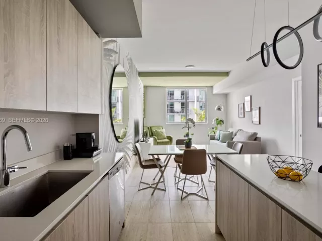 1-bedroom condo for sale in Miami - 3900 Biscayne Blvd N-819 - MondialRealty