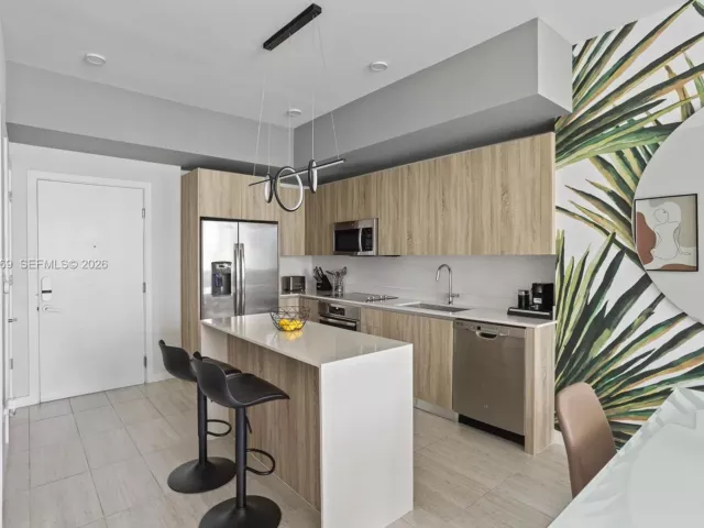 1-bedroom condo for sale in Miami - 3900 Biscayne Blvd N-819 - MondialRealty