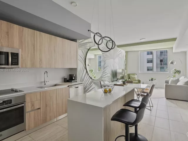 1-bedroom condo for sale in Miami - 3900 Biscayne Blvd N-819 - MondialRealty