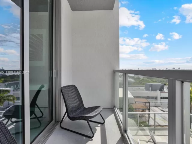 1-bedroom condo for sale in Miami - 3900 Biscayne Blvd N-819 - MondialRealty