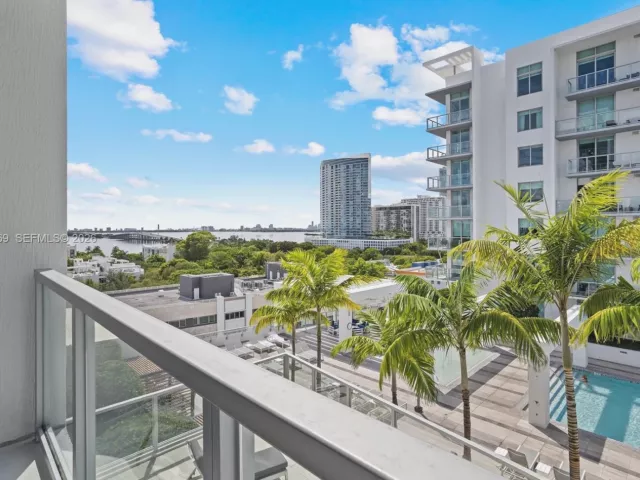 1-bedroom condo for sale in Miami - 3900 Biscayne Blvd N-819 - MondialRealty